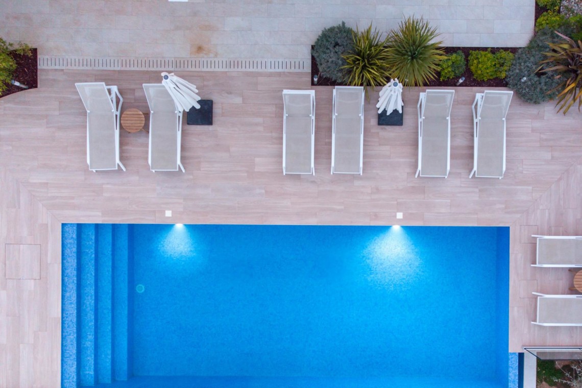 Luxuriöse Villa Titania in Opatija mit Pool, Sonnenliegen und Garten. Ideale Ferienwohnung für Entspannung.
