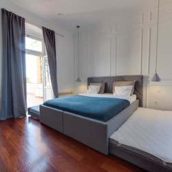 Elegant eingerichtetes Schlafzimmer im Luxury Apartment Oberon, Opatija – ideal für eine entspannte Auszeit in stilvollem Ambiente.