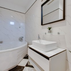 Stilvolles Bad im Luxury Apartment Oberon, Opatija - elegantes Design für entspannten Urlaub. #OpatijaUnterkunft