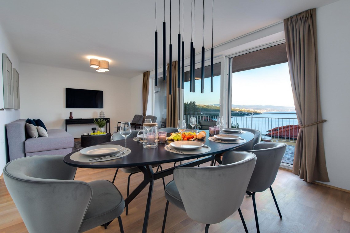 Gemütliches Apartment in Opatija mit Meerblick, stilvollem Interieur und Balkon. Ideal für eine entspannte Auszeit am Meer.