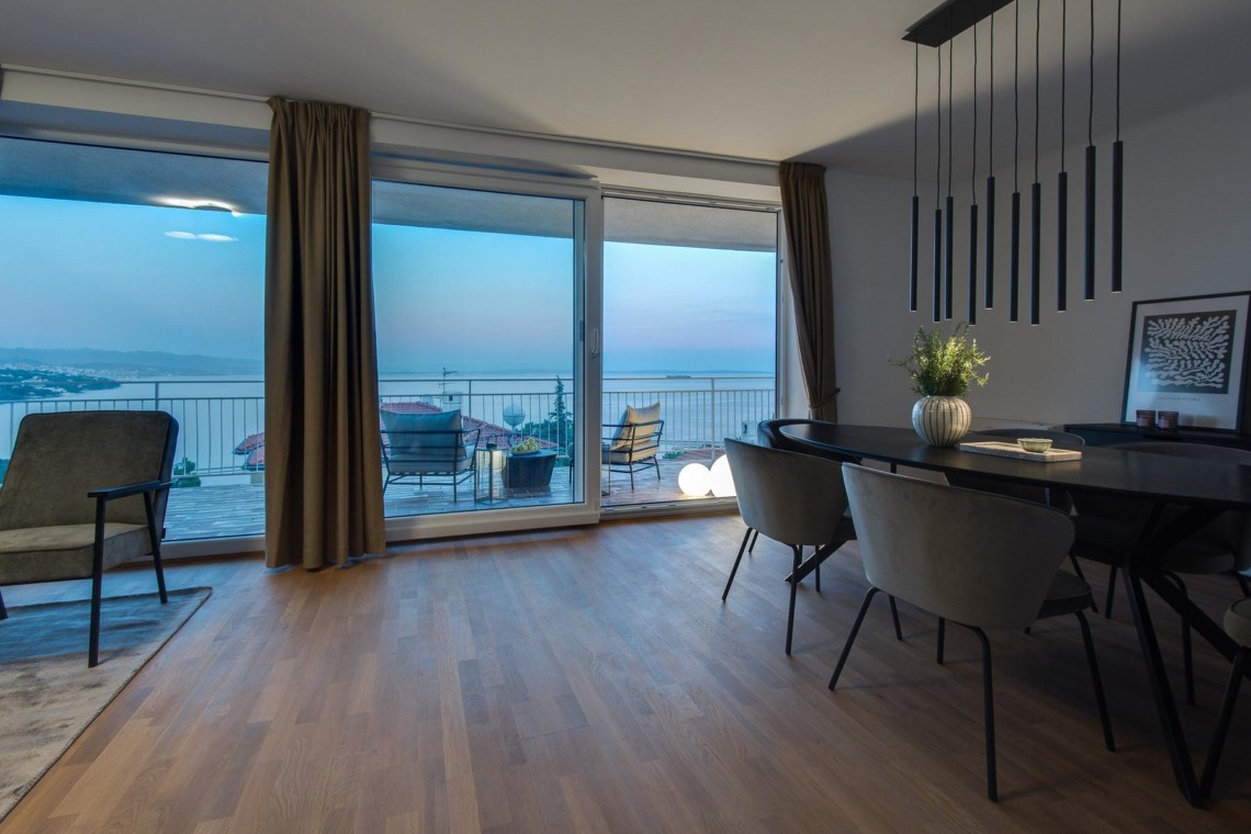 Modernes Apartment mit Meerblick, stilvollem Interieur und Balkon in Opatija. Ideal für einen erholsamen Urlaub.