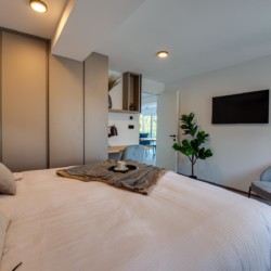 Modernes Premium Apartment in Opatija mit komfortablem Bett, Flachbild-TV und stilvoller Einrichtung – ideal für Ihren Urlaub.