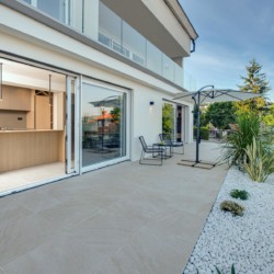 Moderne Ferienwohnung in Opatija mit Terrasse und elegantem Design. Ideal für eine entspannte Auszeit.