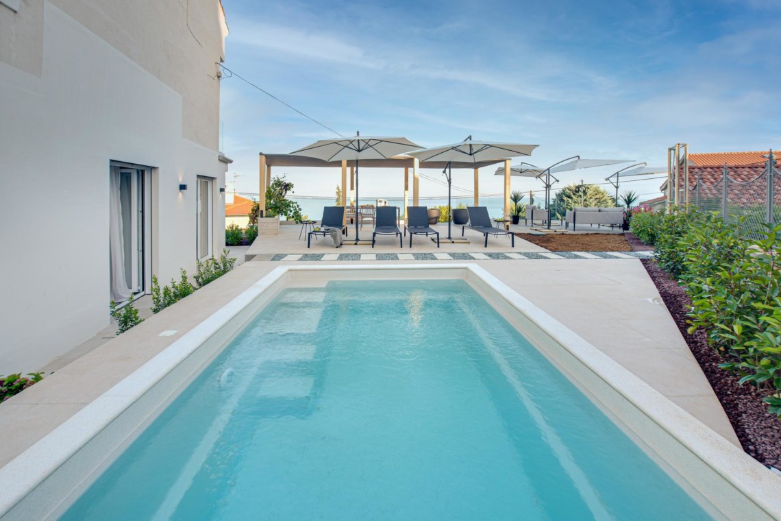 Entspannen Sie in einem stilvollen Apartment in Opatija mit Pool, Sonnendeck und moderner Ausstattung. Ideal für Ihren Traumurlaub!