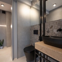 Modernes Bad im Premium Apartment Starfish in Opatija – stilvolle Einrichtung für erholsamen Urlaub.