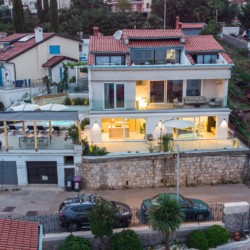 Modernes Apartment in Opatija mit Terrasse und Meerblick, ideal für einen entspannten Urlaub an der Adriaküste.