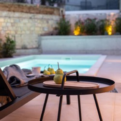 Gemütliches Pool-Ambiente im Premium Apartment Starfish, Opatija - ideal für eine entspannte Auszeit! Buchen Sie jetzt auf stayfritz.com.