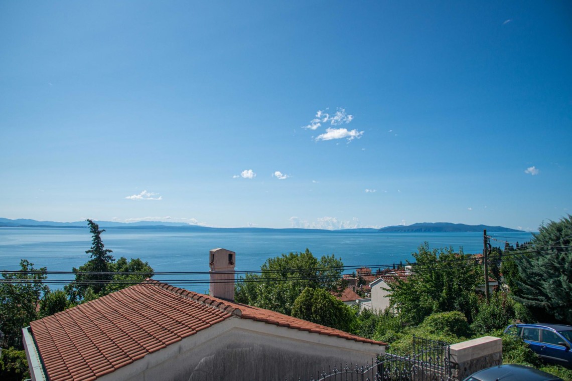 Ausblick auf das Meer in Opatija: Erleben Sie Komfort und atemberaubende Aussichten im Premium Apartment Starfish.