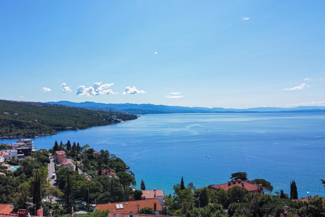 Atemberaubende Aussicht auf das Meer von Opatija – ideal für Ihren Urlaub! Buchen Sie jetzt auf stayfritz.com.