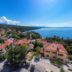 Atemberaubende Aussicht auf Opatija und Adria von einer Ferienwohnung aus. Ideal für Urlaub in Kroatien.