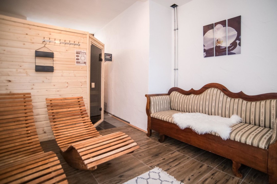 Gemütliche Sauna im Wellness Apartment Fischbachau, perfekt für Erholung. Buchen Sie jetzt bei stayFritz!