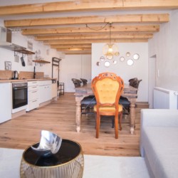 Gemütliche Ferienwohnung in Fischbachau mit Holzdekor, moderner Küche und stilvoller Einrichtung. Entspannung pur!