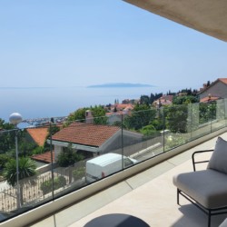 Genießen Sie Meerblick von der Terrasse des Premium Apartments in Opatija.