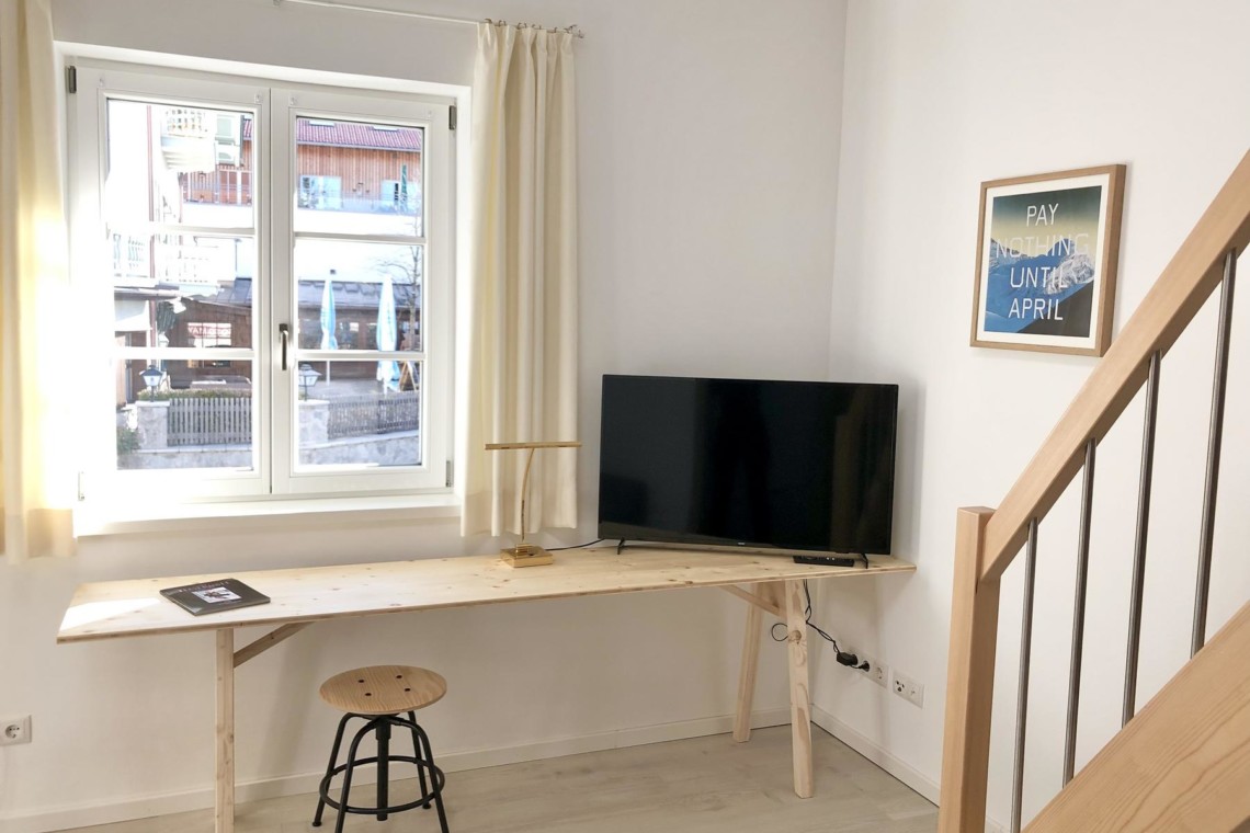 Modernes Studio Apartment "Gmund1" in Gmund am Tegernsee – ideal für Ferienaufenthalte, mit TV und hellem Interieur.