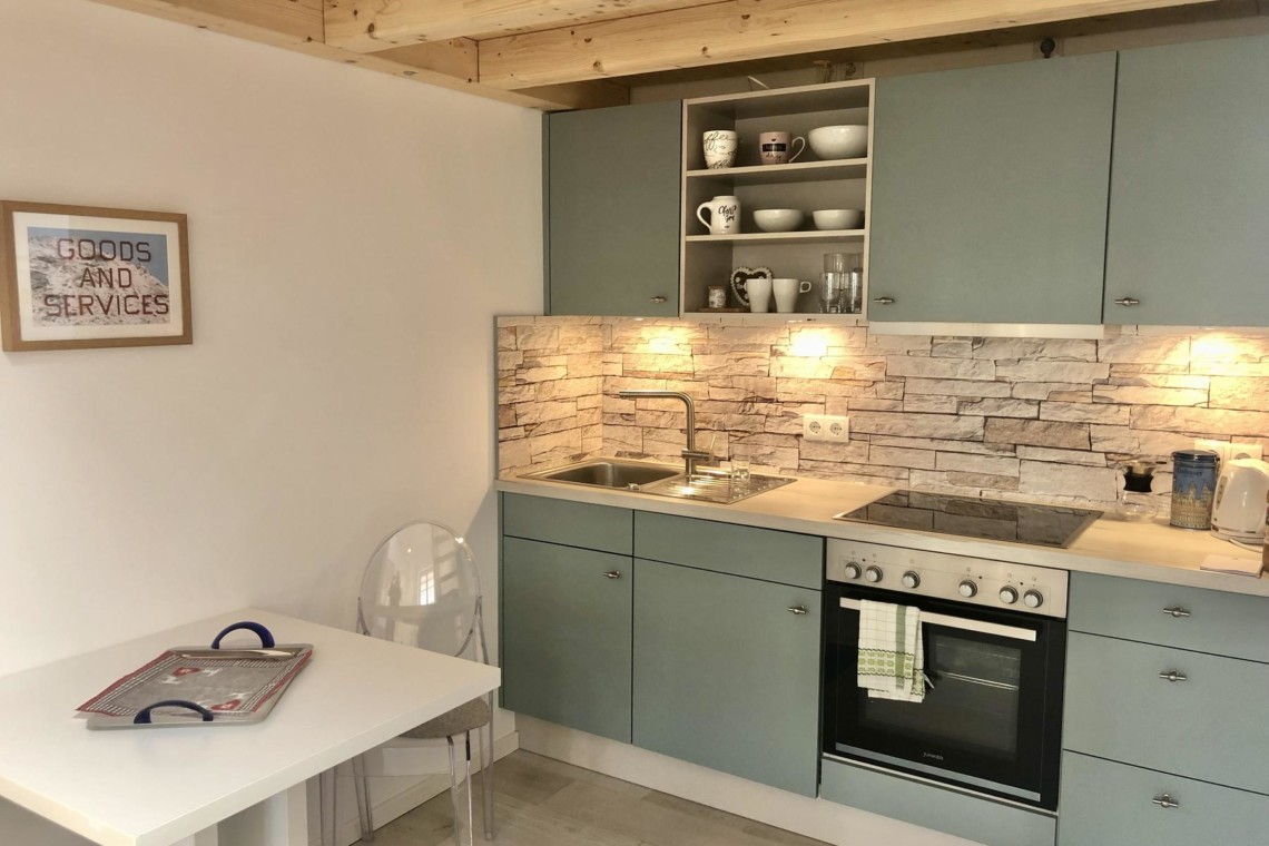 Modernes Studio Apartment "Gmund1" in Gmund am Tegernsee, stilvolle Küche & gemütliche Atmosphäre für perfekte Erholung. Buchen Sie jetzt!