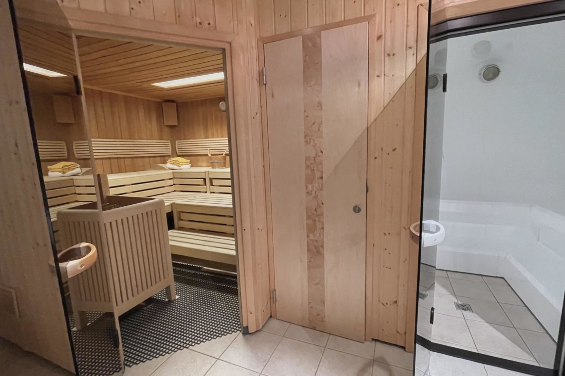 Gemütliche Sauna im Ferienhaus Wallis, ideal für Erholung nach dem Skifahren in Warth am Arlberg.