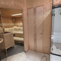 Gemütliche Sauna im Ferienhaus Wallis, ideal für Erholung nach dem Skifahren in Warth am Arlberg.