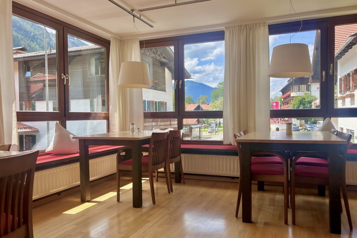 Gemütliches Apartment mit Bergblick, hellem Interieur und komfortabler Einrichtung für Ihren Urlaub. #Ferienwohnung #Thiersee