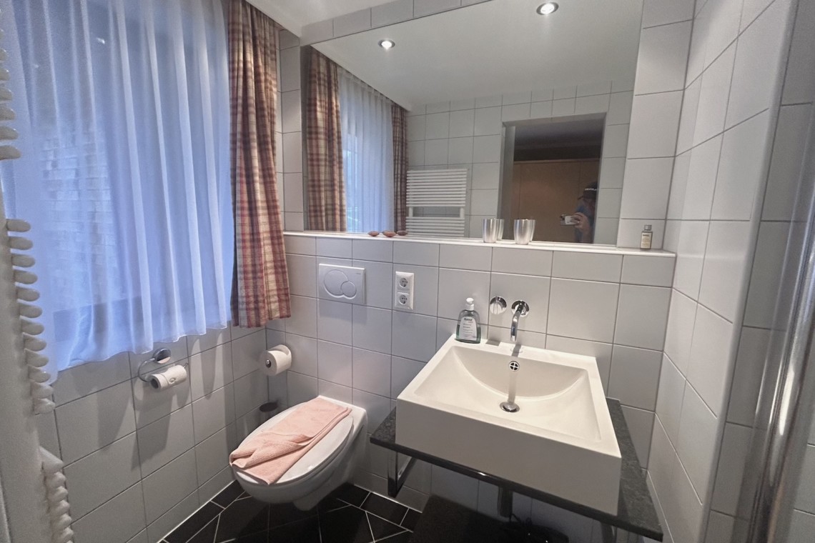 Moderne & saubere Ferienwohnung Bad mit Dusche. Ideal für den Urlaub in . Buchen Sie jetzt auf stayfritz.com!